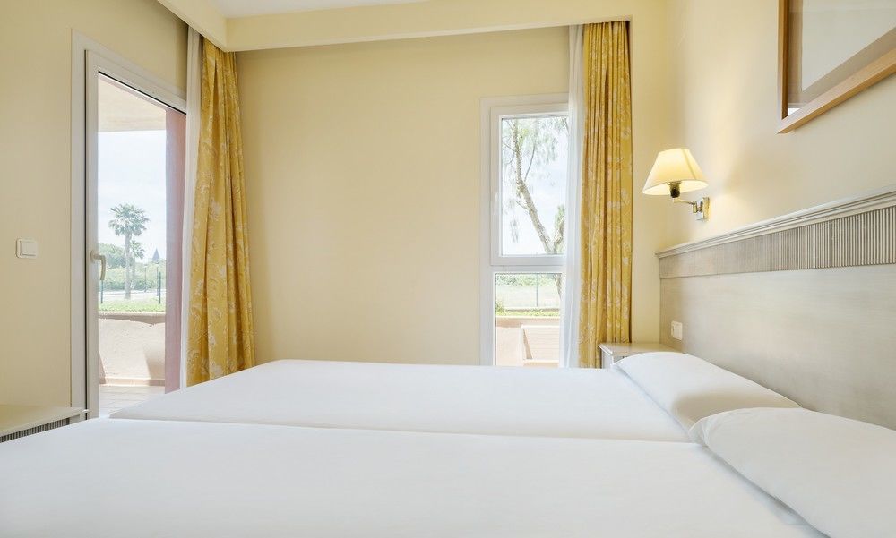 Aparthotel Ilunion Sancti Petri Novo Sancti Petri Extérieur photo